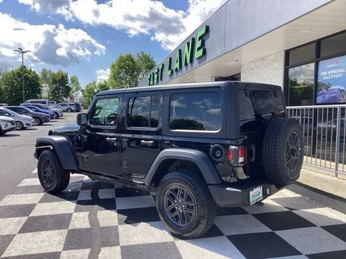 Used 2025 Jeep Wrangler Unlimited Sport AWD/4WD image 6