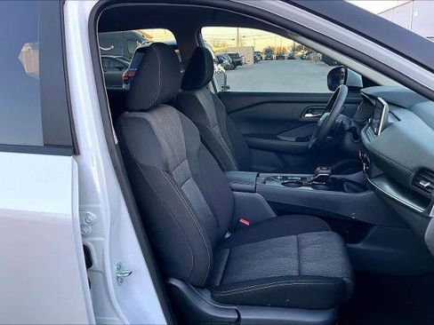 Certified 2025 Nissan Rogue SV image 8