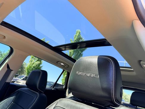 Used 2020 GMC Terrain Denali w/ Denali Premium Package AWD/4WD image 19