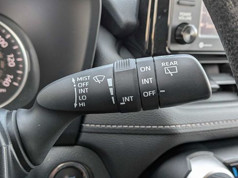 Used 2020 Toyota RAV4 XLE AWD/4WD image 25