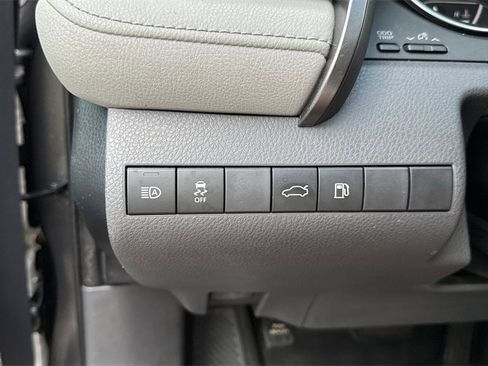 Used 2018 Toyota Camry L image 56