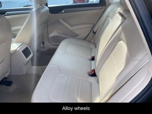 Used 2014 Volkswagen Passat 1.8T SE image 12