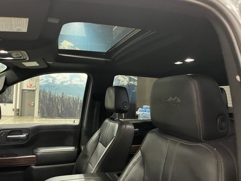 Used 2021 Chevrolet Silverado 1500 High Country w/ Technology Package image 19