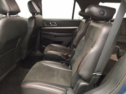 Used 2018 Ford Explorer XLT w/ Equipment Group 202A image 18