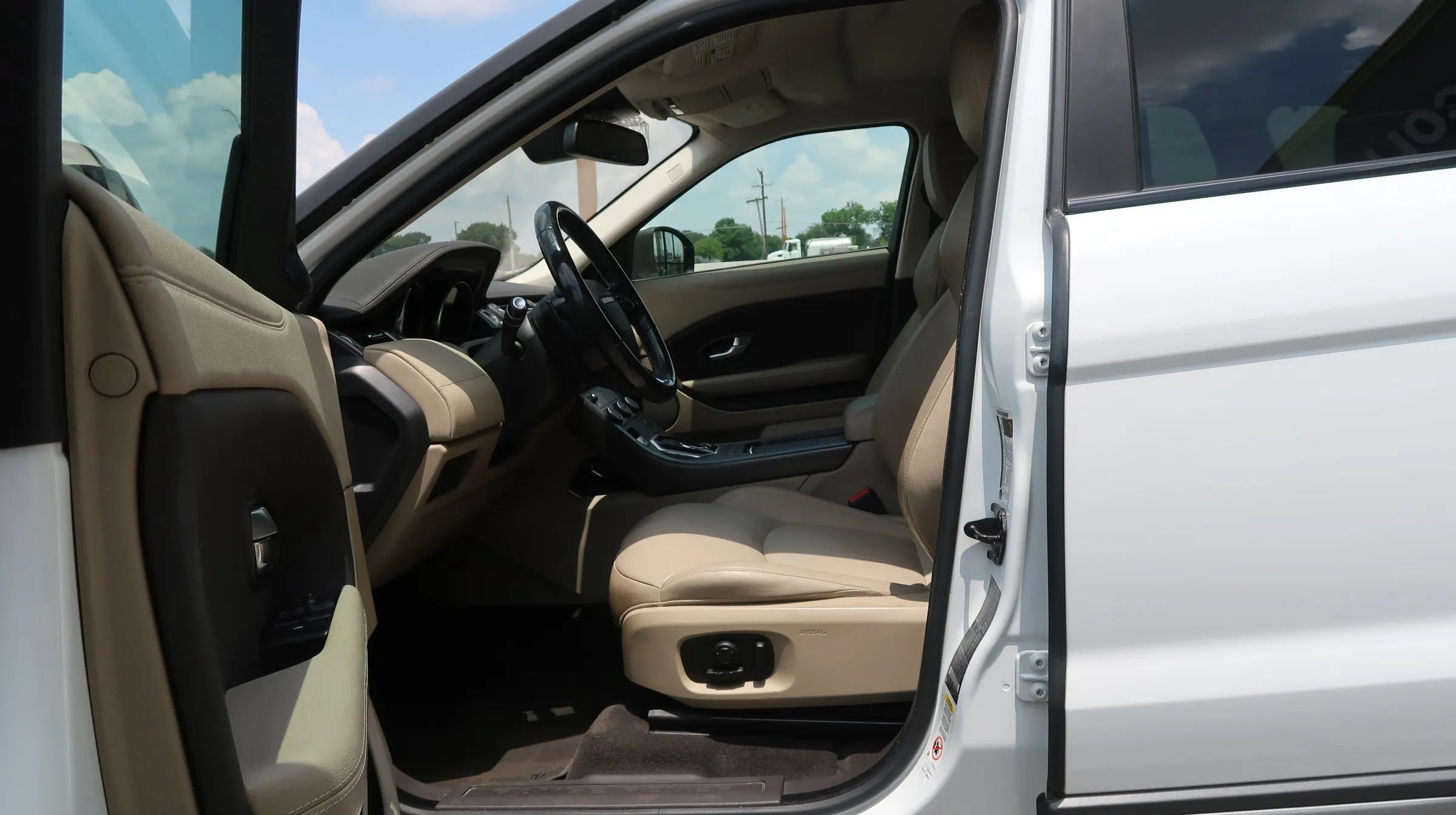 Used 2019 Land Rover Range Rover Evoque AWD/4WD image 16