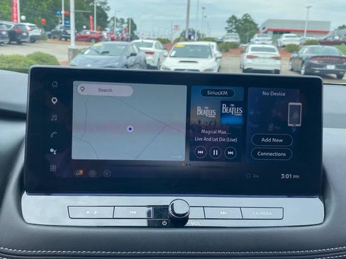 Used 2024 Nissan Rogue Platinum FWD image 23