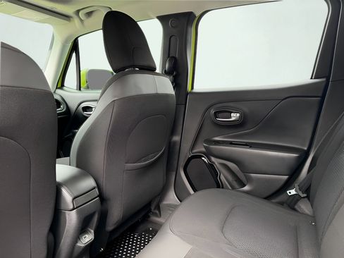 Used 2018 Jeep Renegade Altitude AWD/4WD image 19
