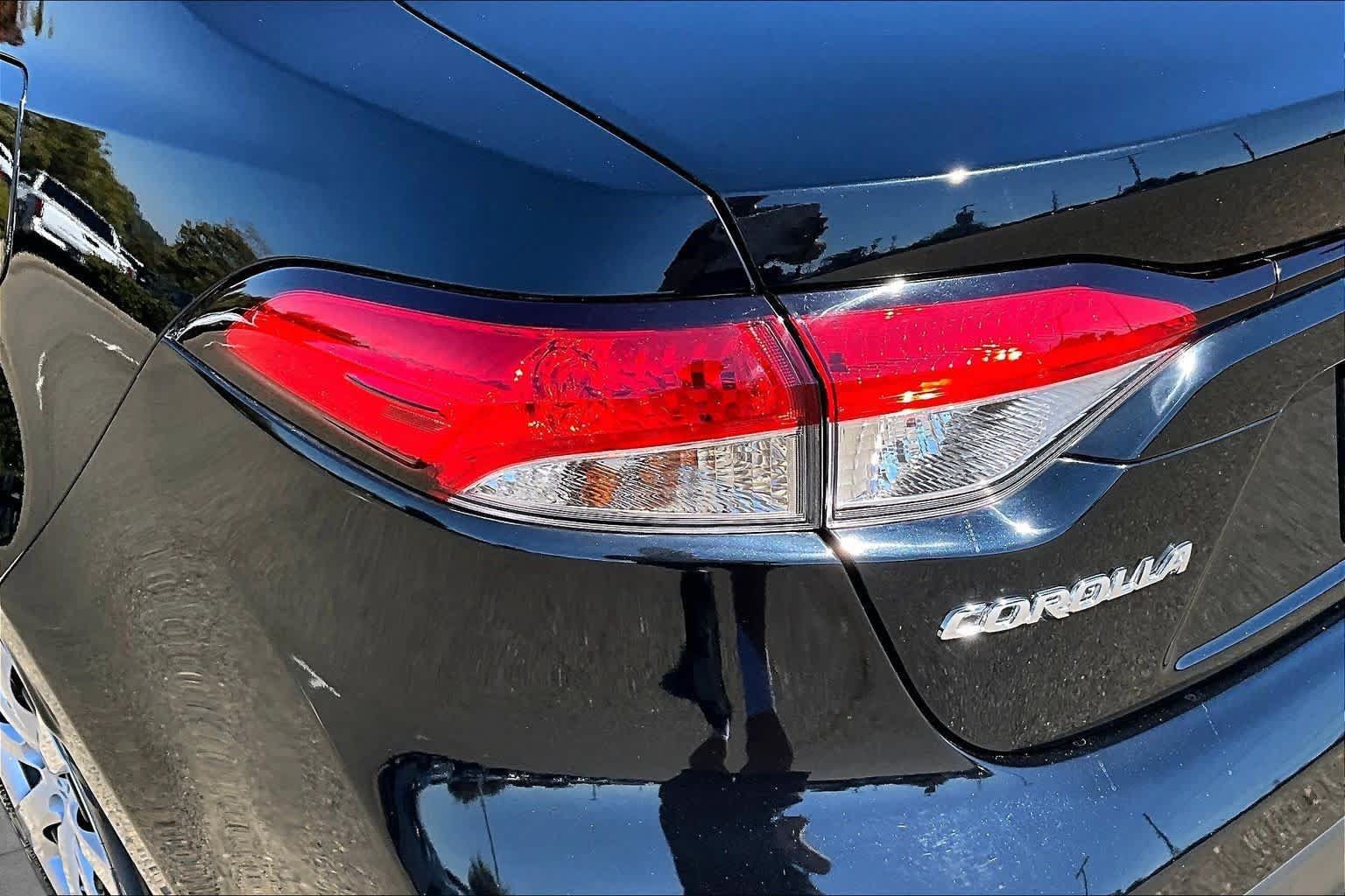 Certified 2023 Toyota Corolla LE FWD image 28