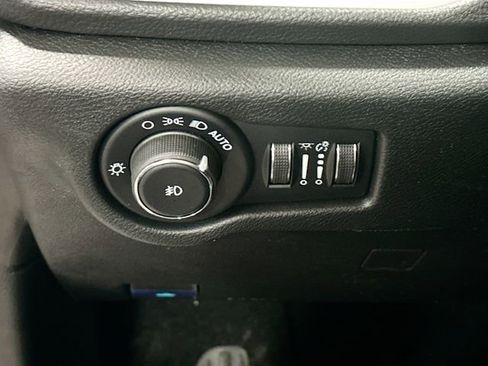 New 2026 Chrysler Pacifica Select AWD/4WD image 11