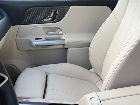 Used 2025 Mercedes-Benz GLA 250 image 9