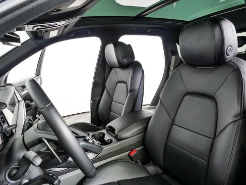 Certified 2024 Porsche Cayenne AWD/4WD image 5