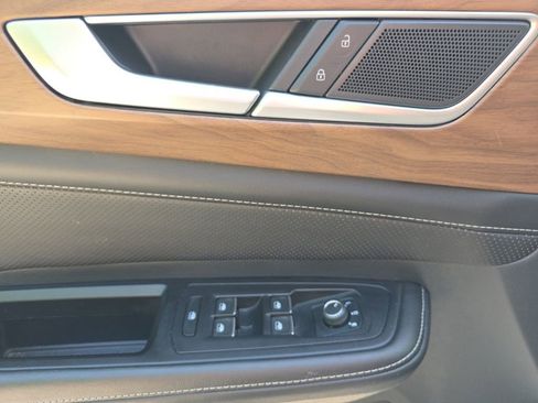 Used 2025 Volkswagen Atlas SE FWD image 20
