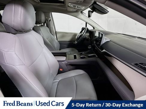 Used 2024 Toyota Sienna XLE image 29