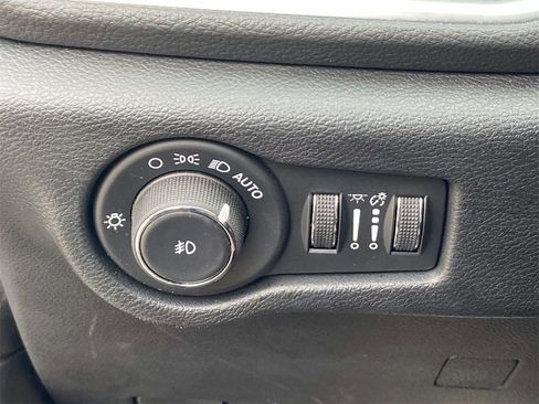 Used 2025 Chrysler Pacifica Pinnacle image 29