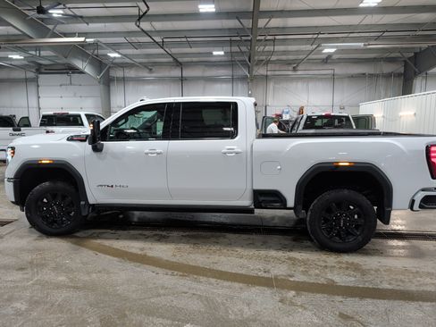 Used 2024 GMC Sierra 3500 AT4 w/ AT4 Premium Plus Package image 5