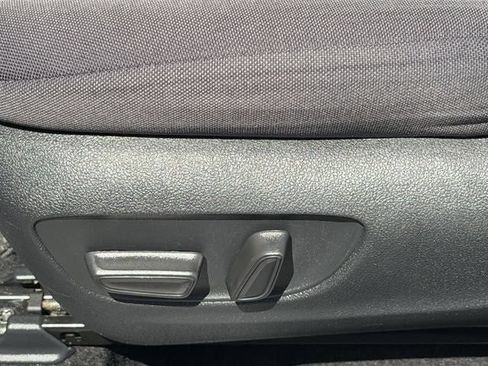 Certified 2025 Toyota Highlander LE FWD image 21