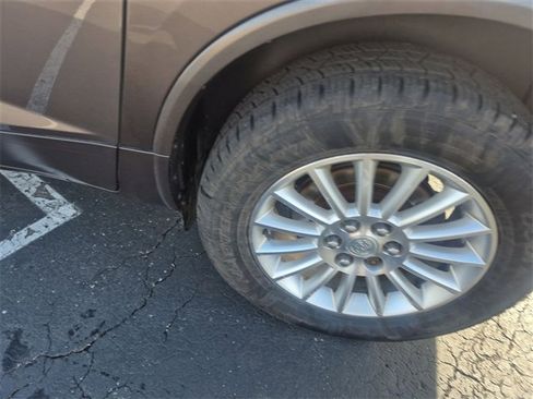 Used 2011 Buick Enclave CX image 28