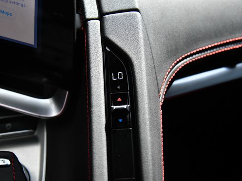 Used 2024 Chevrolet Corvette Stingray Convertible w/ 1LT image 31