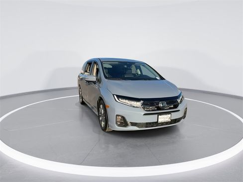 Certified 2025 Honda Odyssey Touring image 3