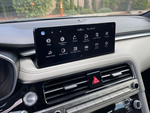 Used 2025 Genesis G70 2.5T image 21