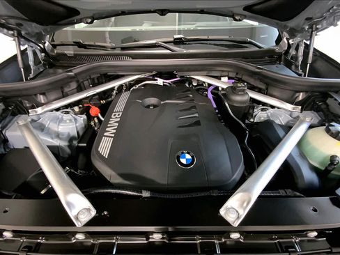 Used 2026 BMW X5 xDrive40i w/ M Sport Package AWD/4WD image 16