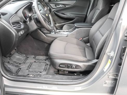 Used 2018 Chevrolet Malibu LT image 16