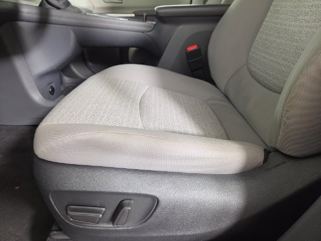 Used 2023 Toyota Sienna LE FWD image 32