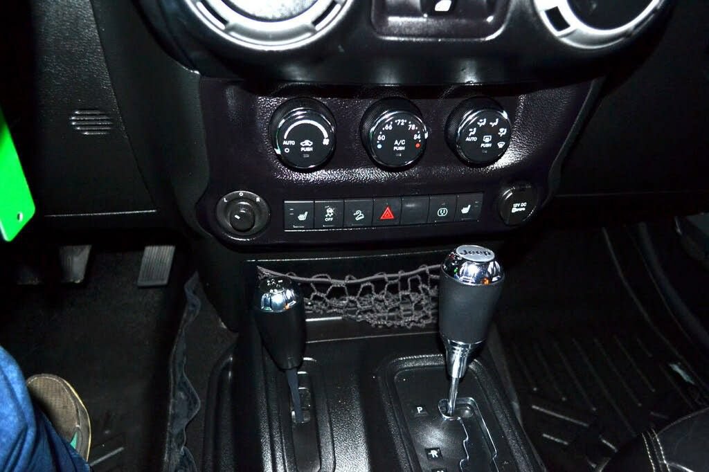 Used 2015 Jeep Wrangler Unlimited Rubicon w/ Dual Top Group AWD/4WD image 22
