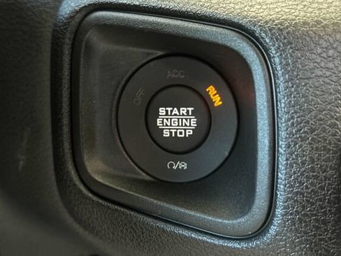 Used 2025 Jeep Gladiator Sport AWD/4WD image 21