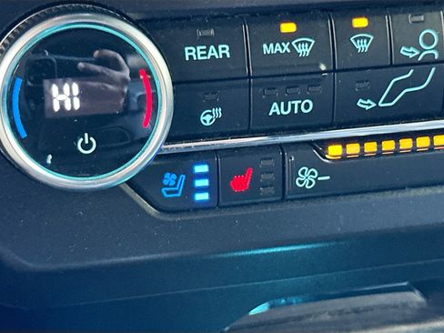 Used 2020 Ford Expedition Max Limited image 21