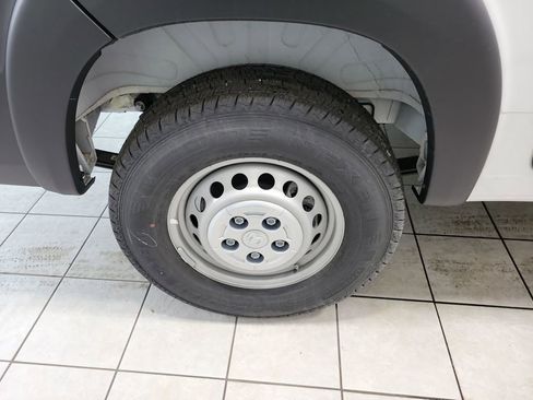 Used 2024 RAM ProMaster 2500 image 21