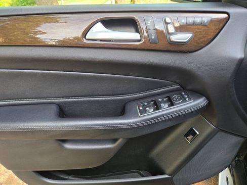 Used 2017 Mercedes-Benz GLS 450 4MATIC image 32
