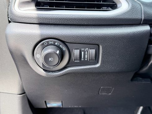 Used 2022 Chrysler Pacifica Touring FWD image 13