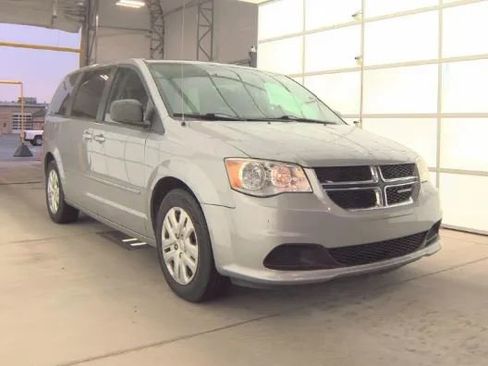 Used 2016 Dodge Grand Caravan SE w/ Quick Order Package 29E SE FWD image 2