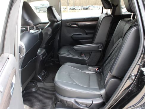 Used 2022 Toyota Highlander Platinum AWD/4WD image 19