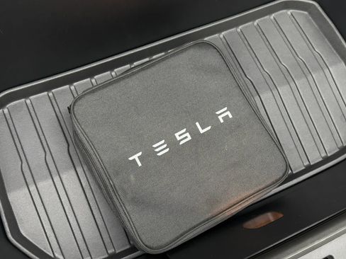 Used 2025 Tesla Model Y Long Range RWD image 49