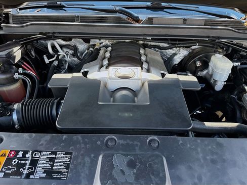 Used 2018 Cadillac Escalade Premium Luxury image 32