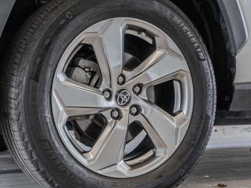 Used 2021 Toyota RAV4 Limited image 30