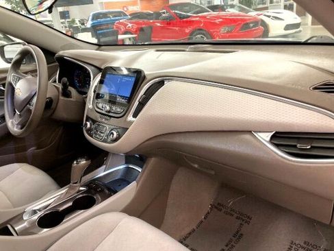 Used 2019 Chevrolet Malibu LT w/ Driver Confidence Package II image 16