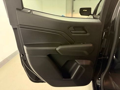 Used 2025 Chevrolet Colorado Trail Boss AWD/4WD image 23