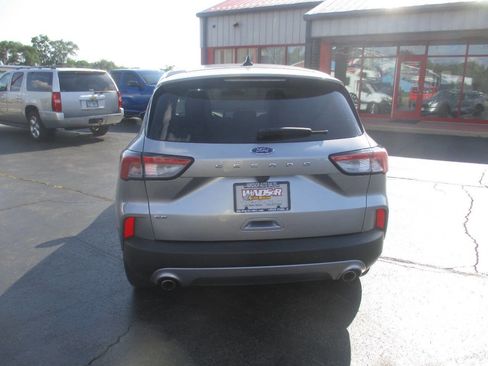 Used 2022 Ford Escape SE image 4