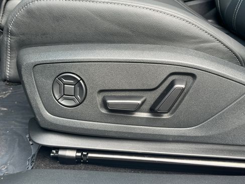 Used 2025 Audi Q4 e-tron Premium Plus image 55