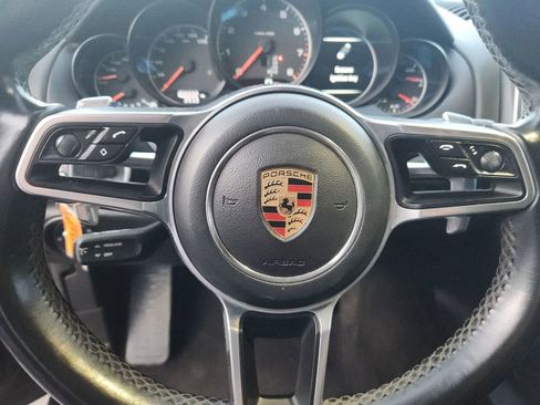 Used 2017 Porsche Cayenne Platinum Edition w/ Premium Package (PJV) image 17