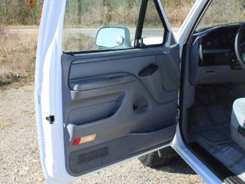 Used 1995 Ford Bronco XLT image 9