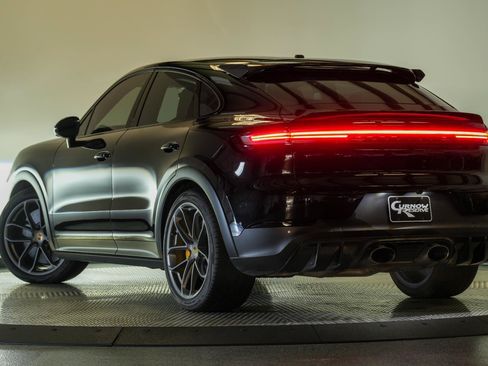 Used 2024 Porsche Cayenne Turbo GT AWD/4WD image 27