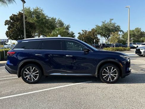 Used 2023 INFINITI QX60 Sensory w/ Vision Package FWD image 2