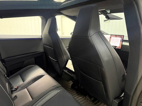 Used 2024 Tesla Cybertruck AWD Crew Cab image 17