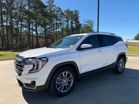 Used 2024 GMC Terrain SLT w/ Infotainment Package II image 1