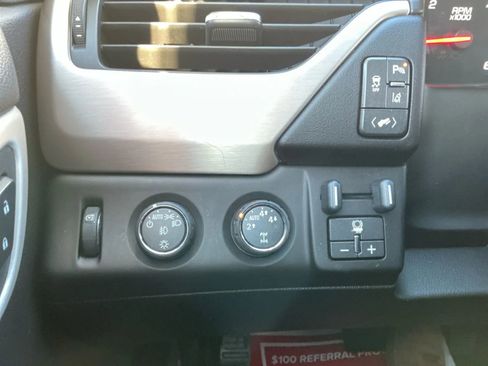 Used 2015 GMC Yukon XL Denali image 37