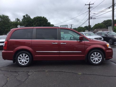 Used 2015 Chrysler Town & Country Touring w/ Driver Convenience Group FWD image 6